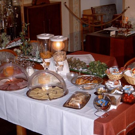 Hotel Pizzeria Venezia Sohren エクステリア 写真