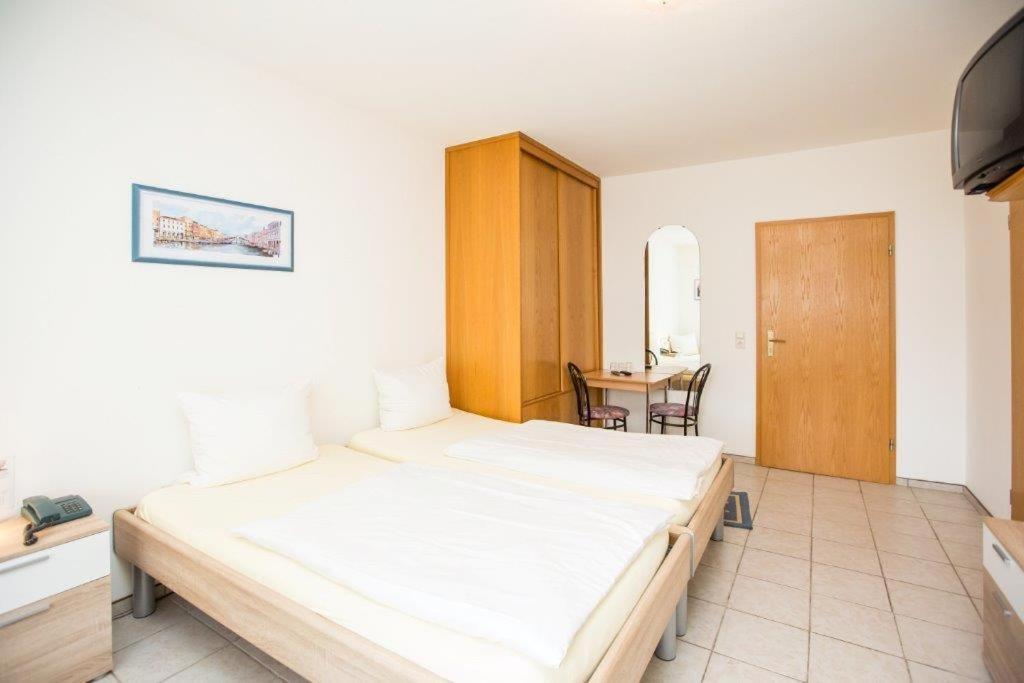 Hotel Pizzeria Venezia Sohren エクステリア 写真
